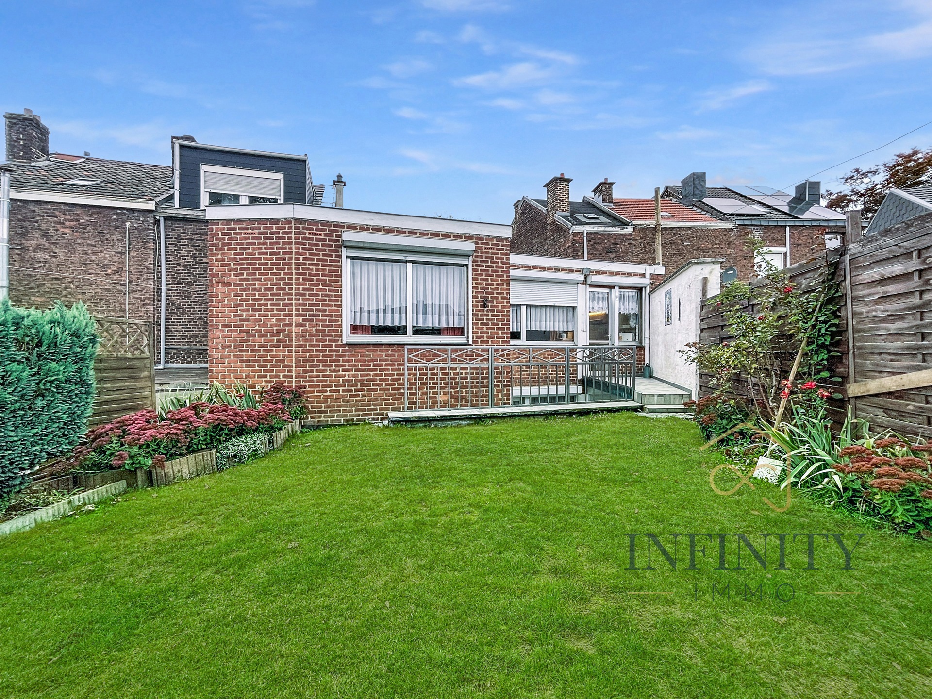 CHARMANTE MAISON 2FC - 3/4CH - 2 GAR - TERRASSES - JARDIN