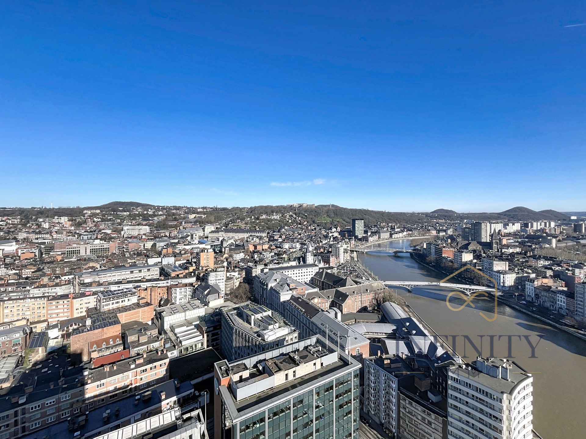 SPLENDIDE APPARTEMENT 1CH - VUE SUR MEUSE - SITUATION ID�ALE