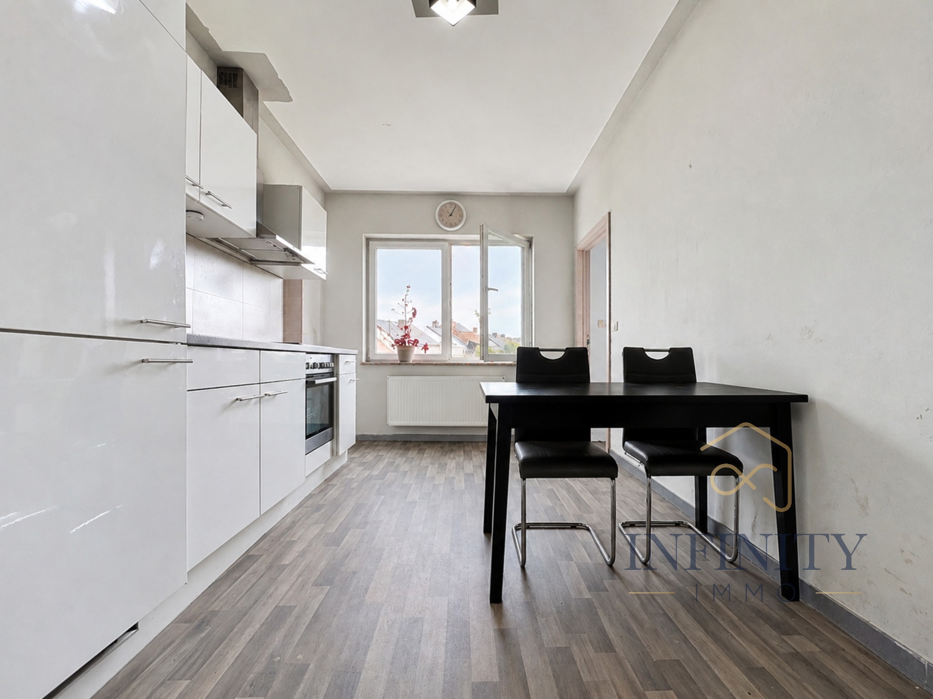 IMMEUBLE DE RAPPORT - 5 APPARTEMENTS - SITUATION IDEALE