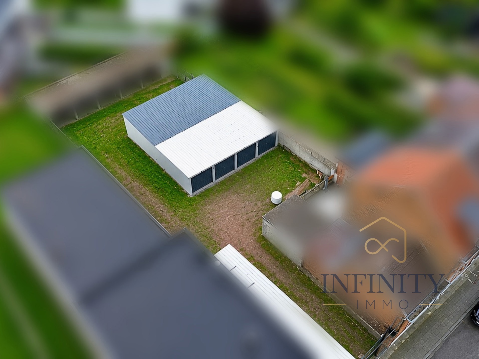 Lot  de 8 garages - SITUATION ID�ALE