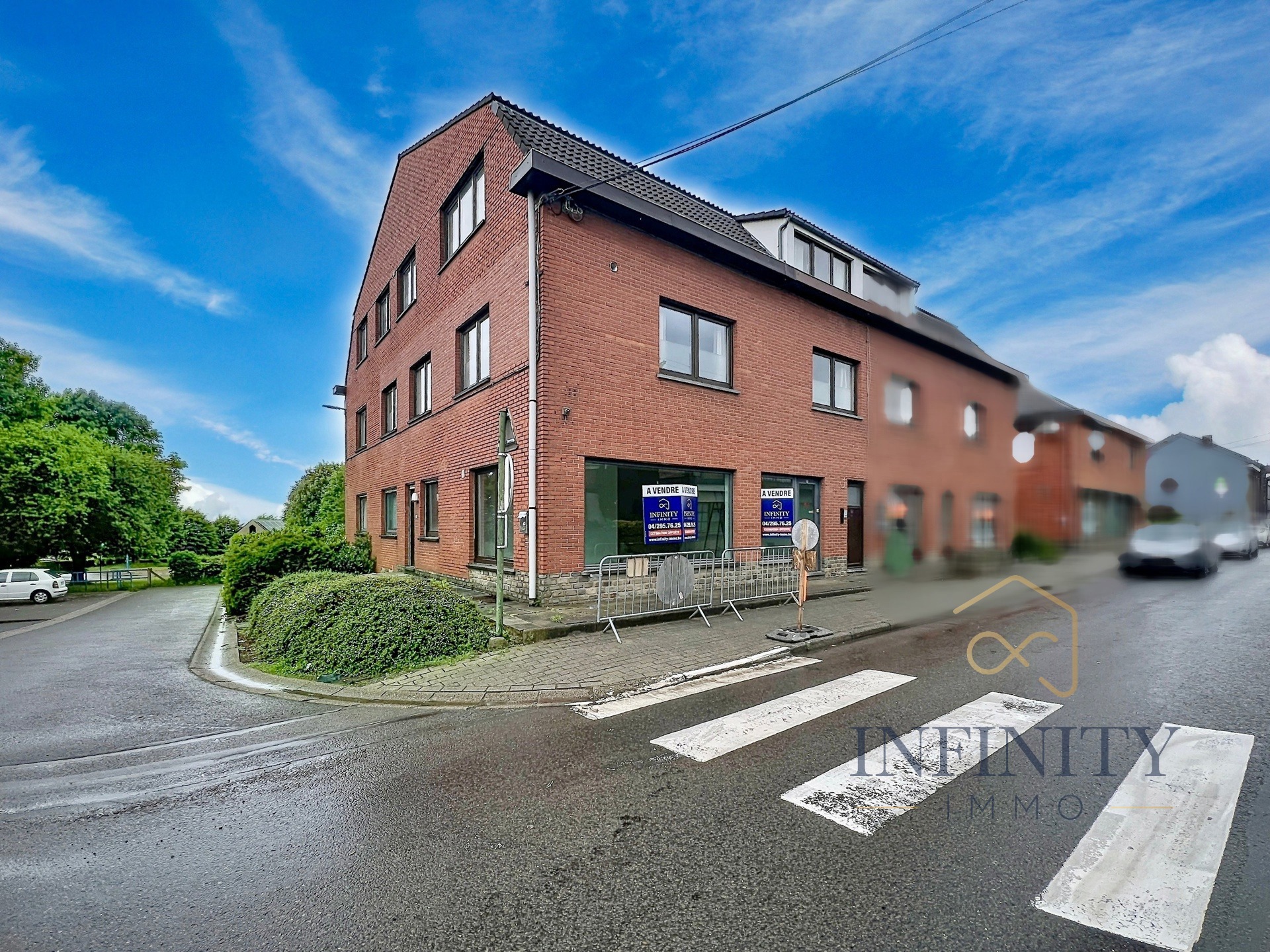 ENSEMBLE D'UN APPARTEMENT & RDC COMMERCIAL - GARAGE
