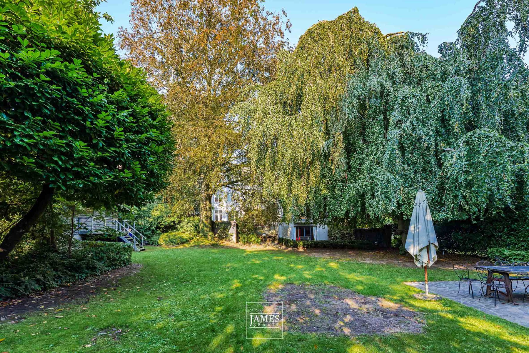 Un hôtel particulier avec jardin extraordinaire quartier Molière - Image 41