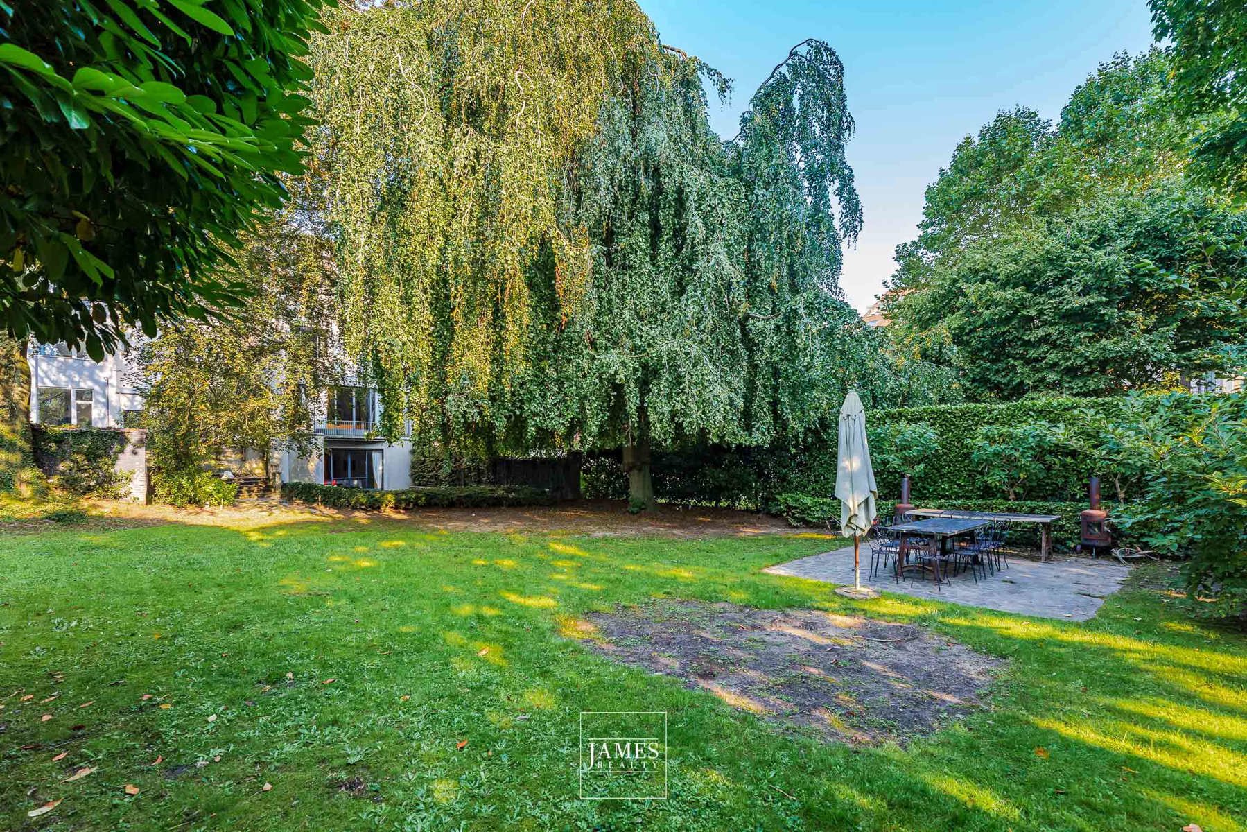 Un hôtel particulier avec jardin extraordinaire quartier Molière - Image 3