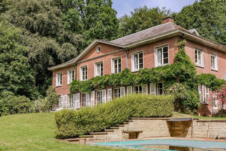 image of Une propriété de famille avec parc et piscine