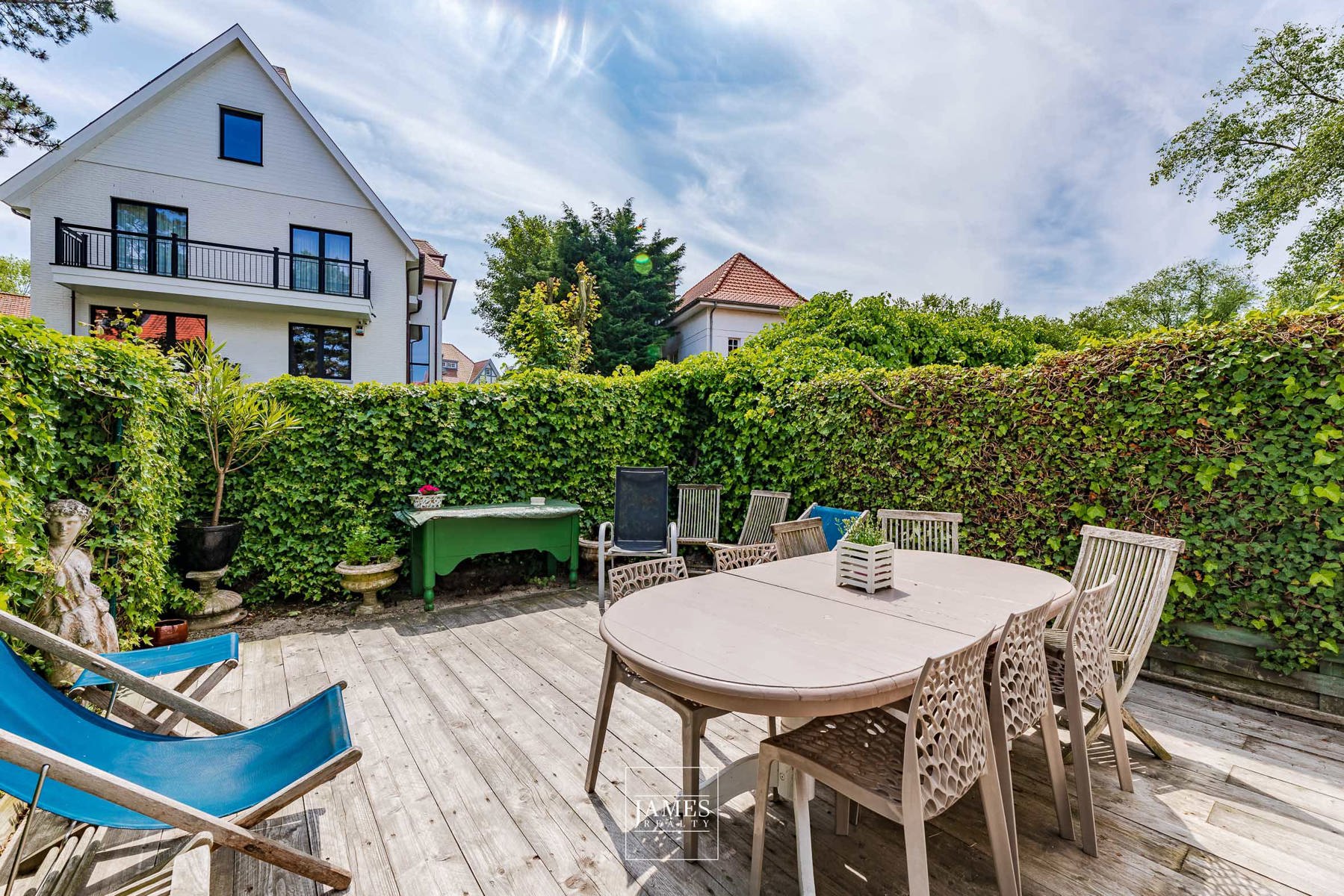 Une villa trois façades de style anglo-normand à deux pas de la plage - Image 2
