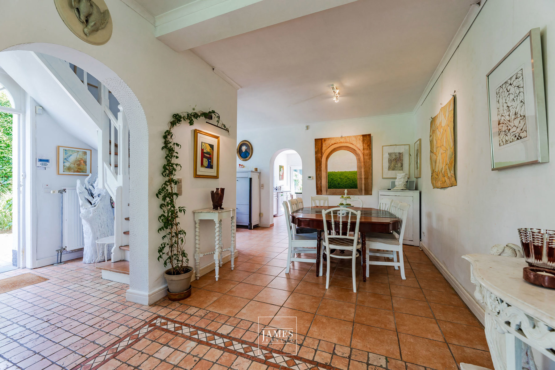 Une villa trois façades de style anglo-normand à deux pas de la plage - Image 13