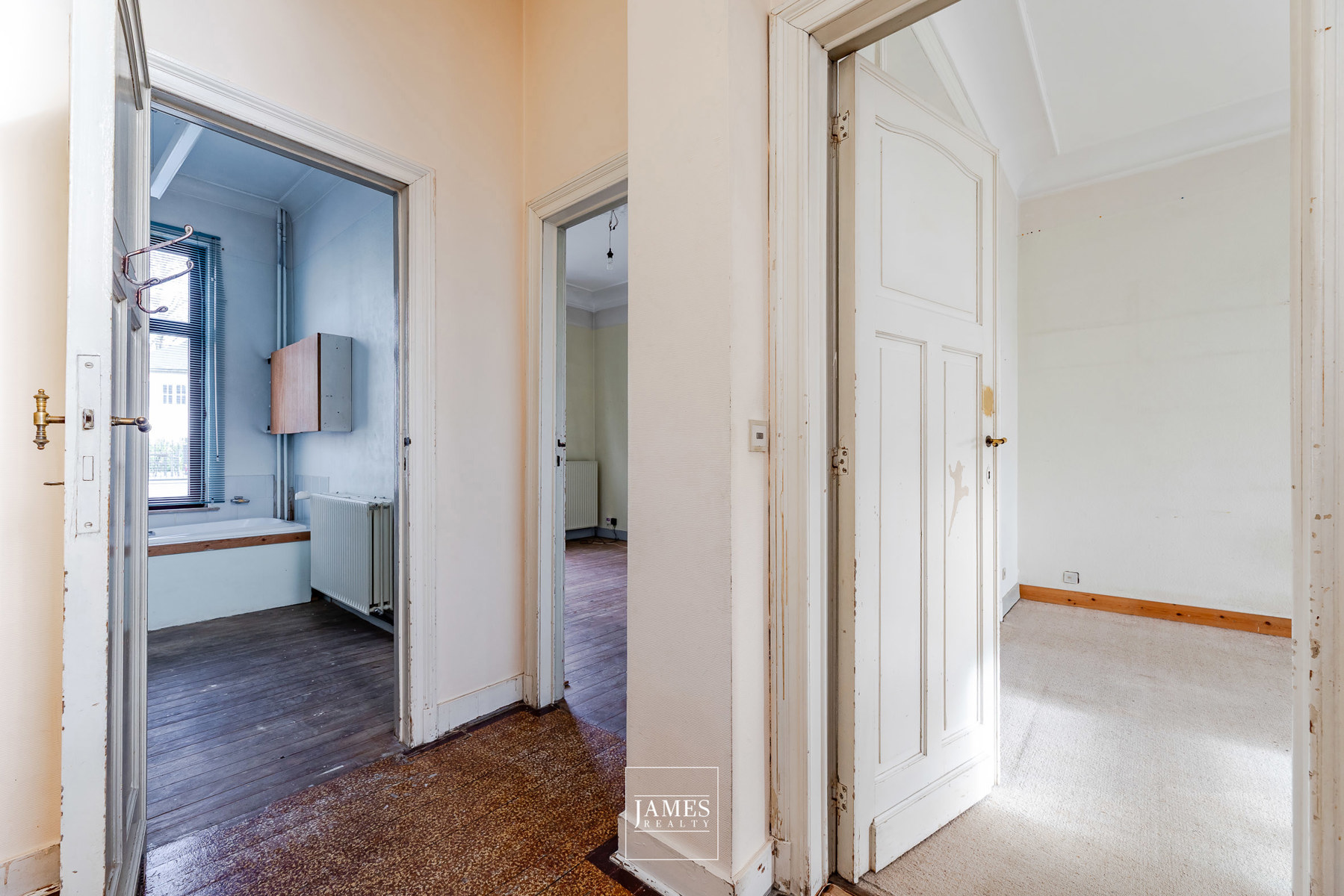 Maison unifamiliale à rafraichir à 2 pas Parvis St Pierre - Image 11