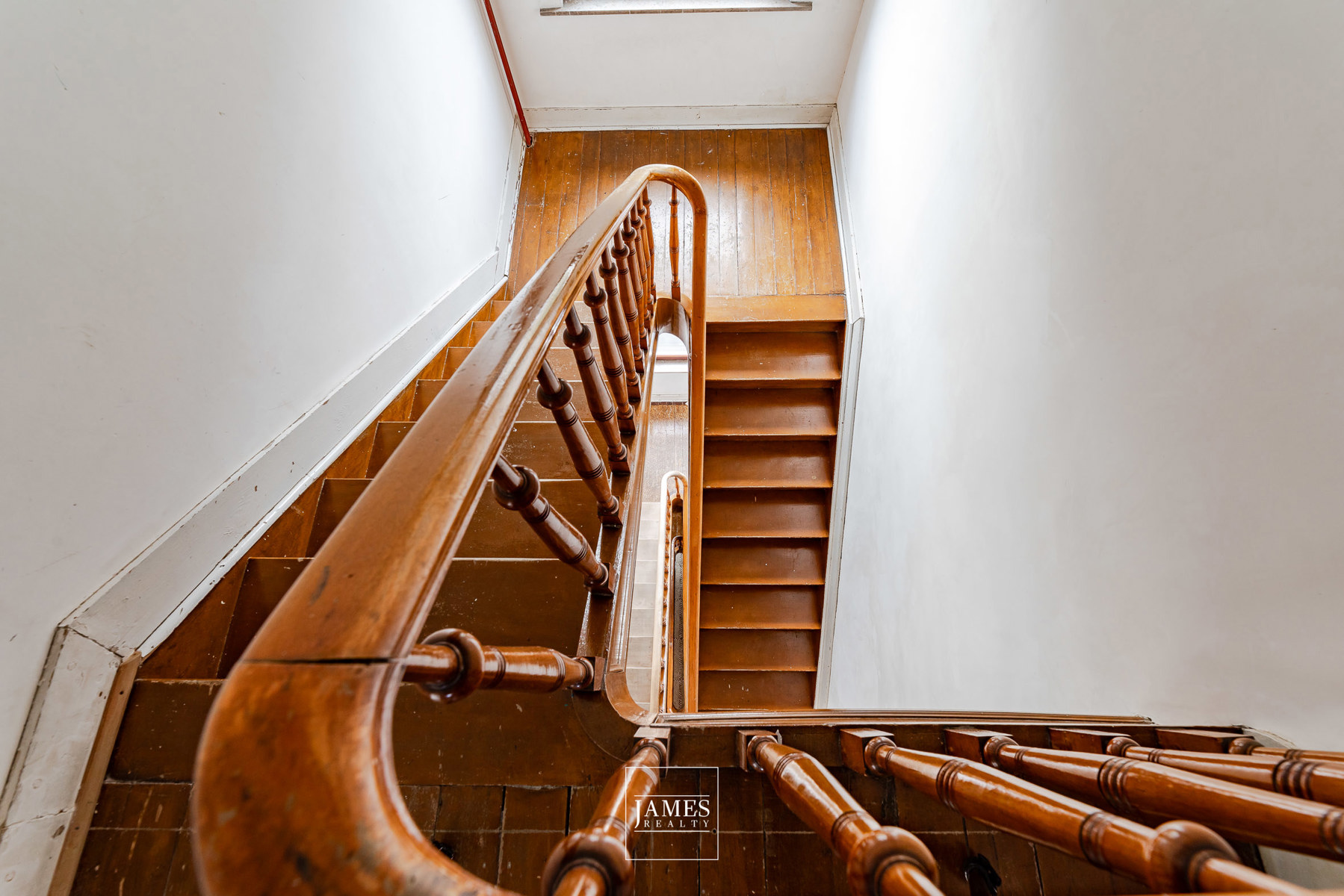 Maison unifamiliale à rafraichir à 2 pas Parvis St Pierre - Image 9