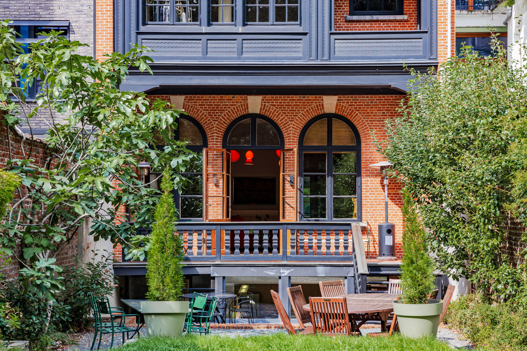 Un hôtel de maître avec superbe jardin Place Jamblinne de Meux - Image 4