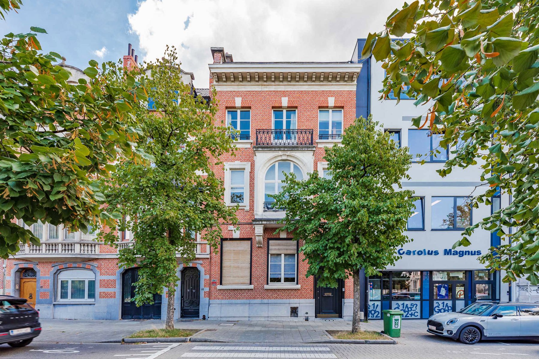 Un hôtel de maître avec superbe jardin Place Jamblinne de Meux - Image 2