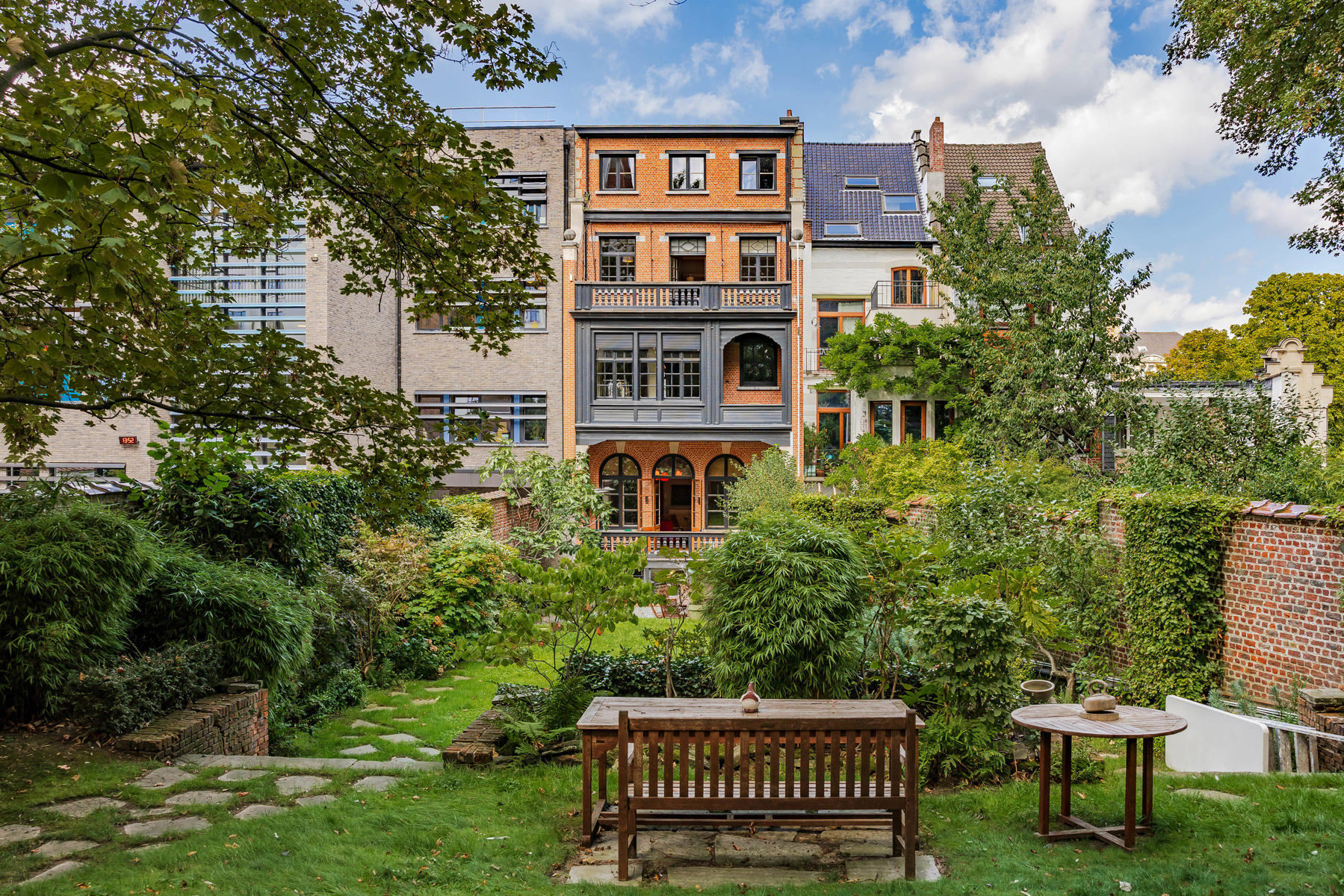 Un hôtel de maître avec superbe jardin Place Jamblinne de Meux - Image 3