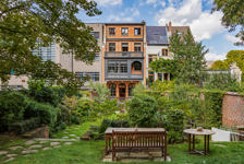 Un hôtel de maître avec superbe jardin Place Jamblinne de Meux