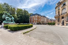 Hôtel de Maître avec ascenseur dans le Square du Bois