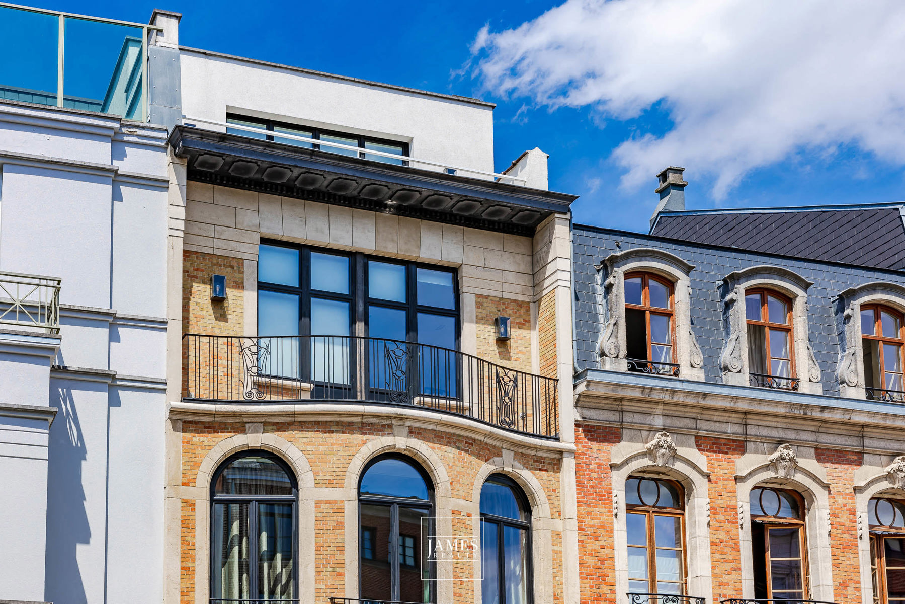 Square du Bois: élégant Hôtel de Maître avec ascenseur - Image 3