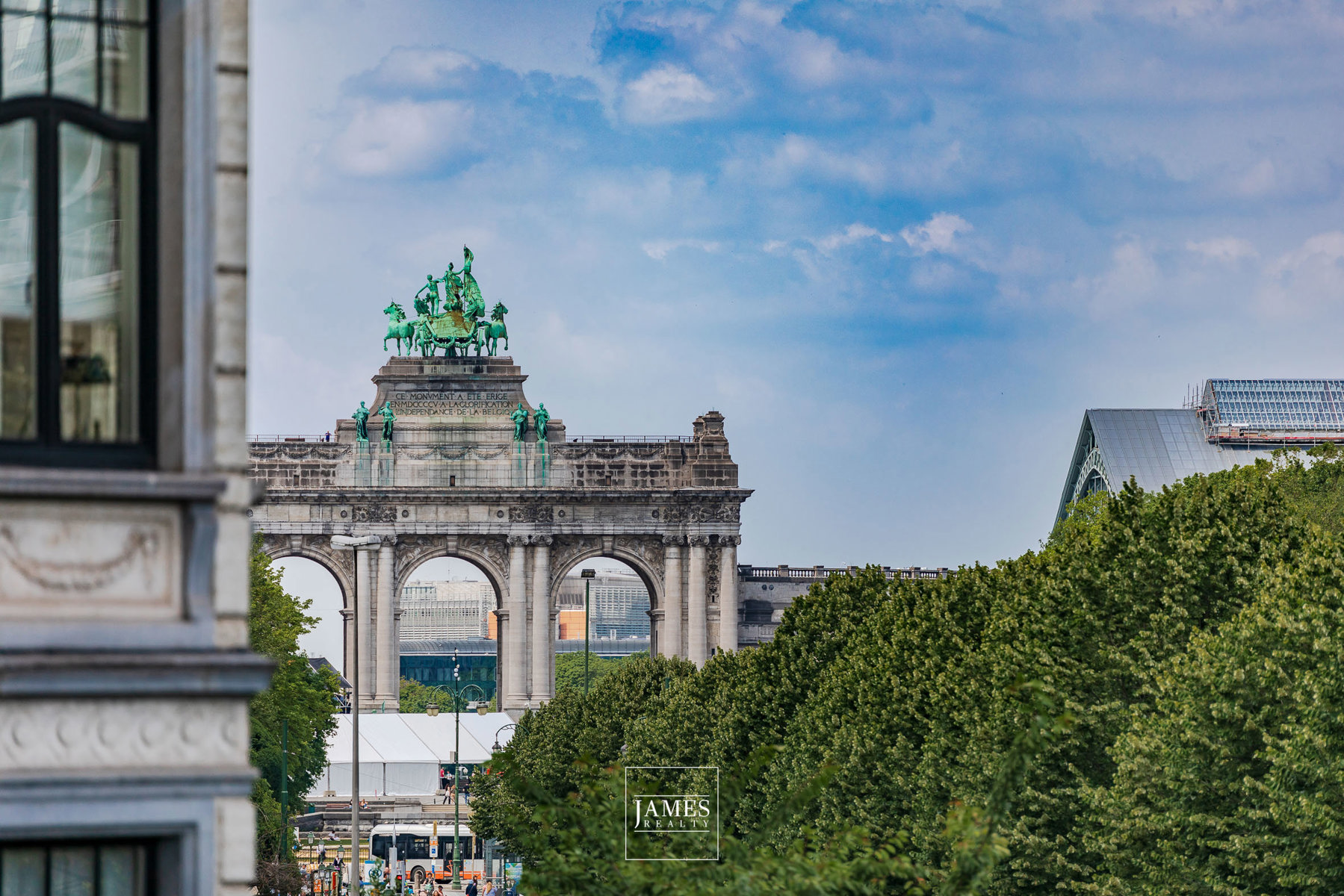 Quartier Cinquantenaire: bureaux de prestige avec arrière-maison - Image 1