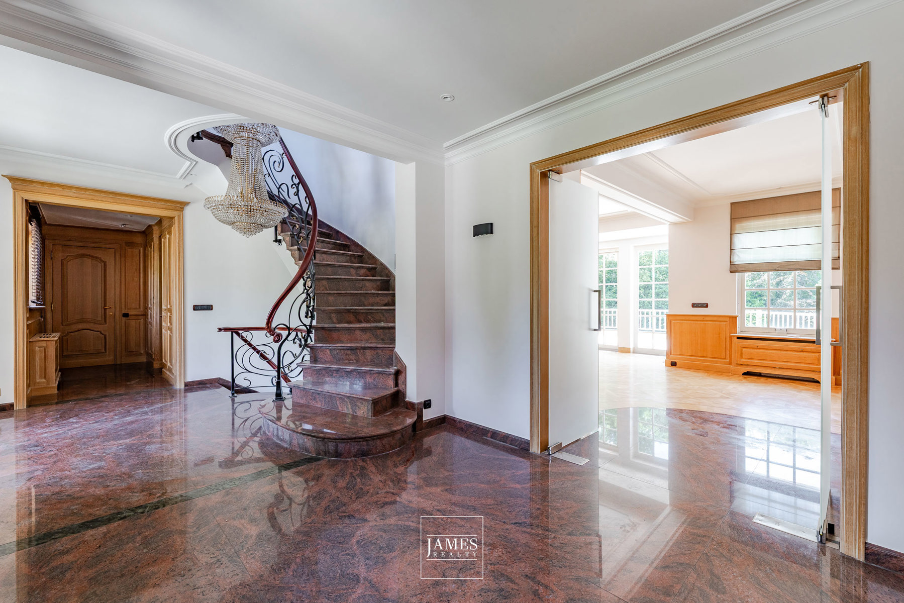 Une villa avec piscine intérieure quartier Prince d'Orange - Image 10