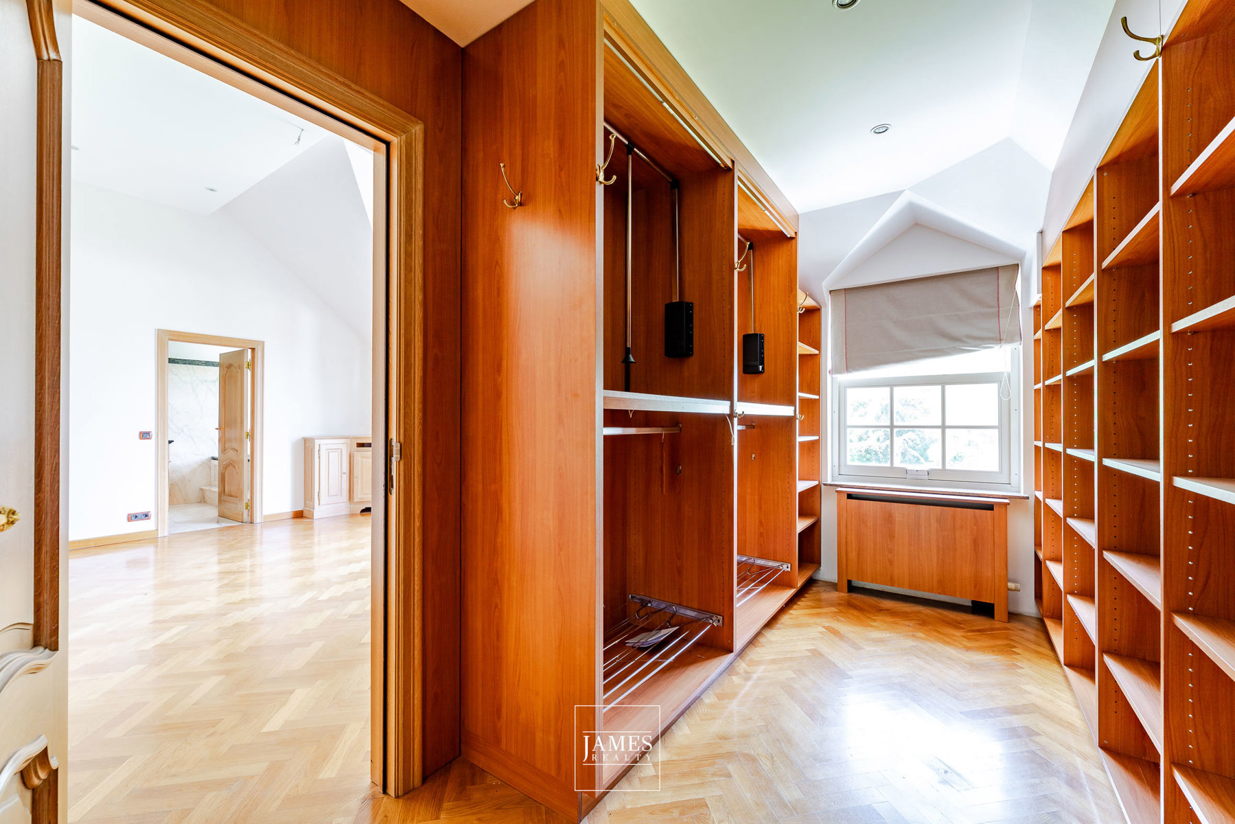 Une villa avec piscine intérieure quartier Prince d'Orange - Image 30