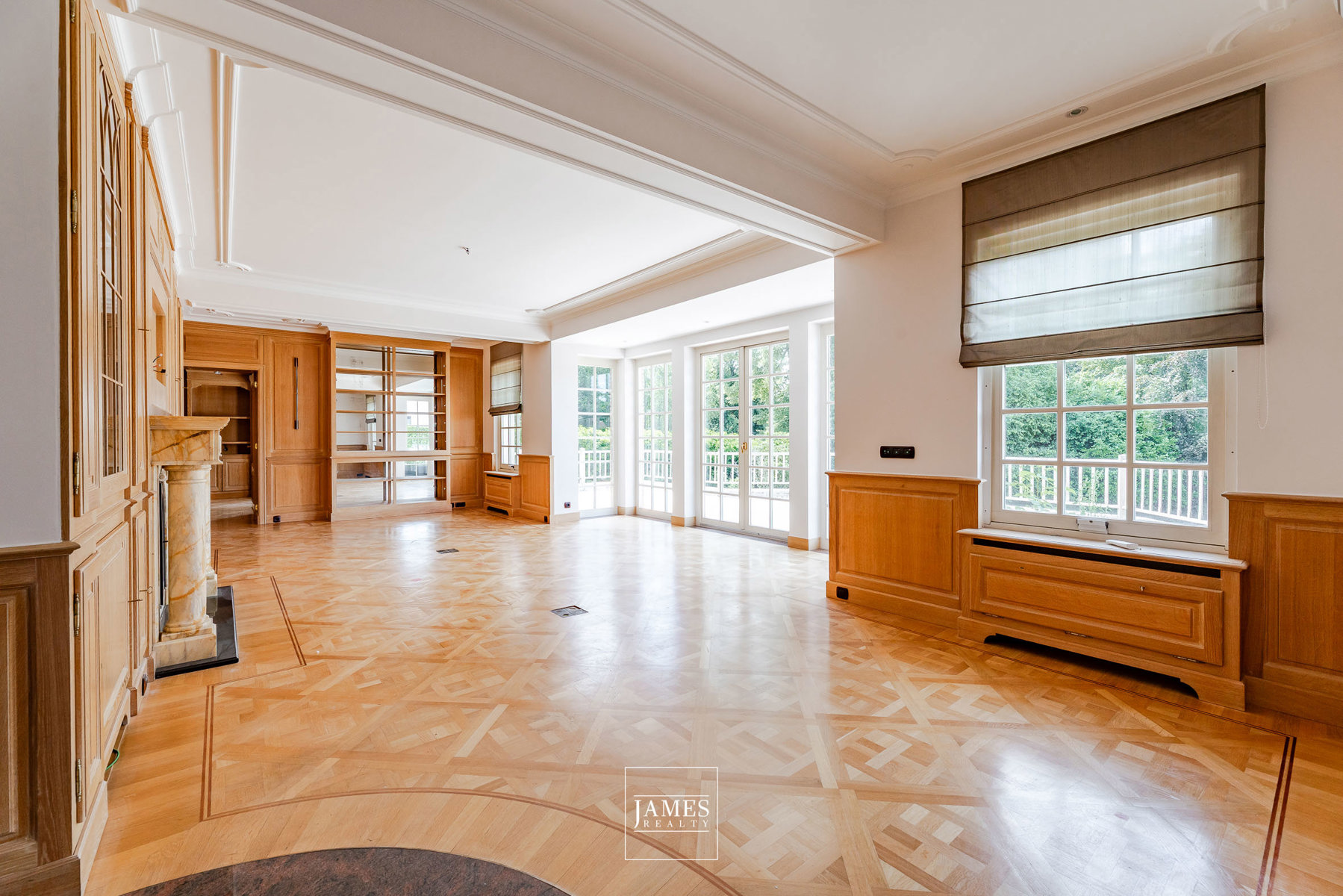 Une villa avec piscine intérieure quartier Prince d'Orange - Image 11