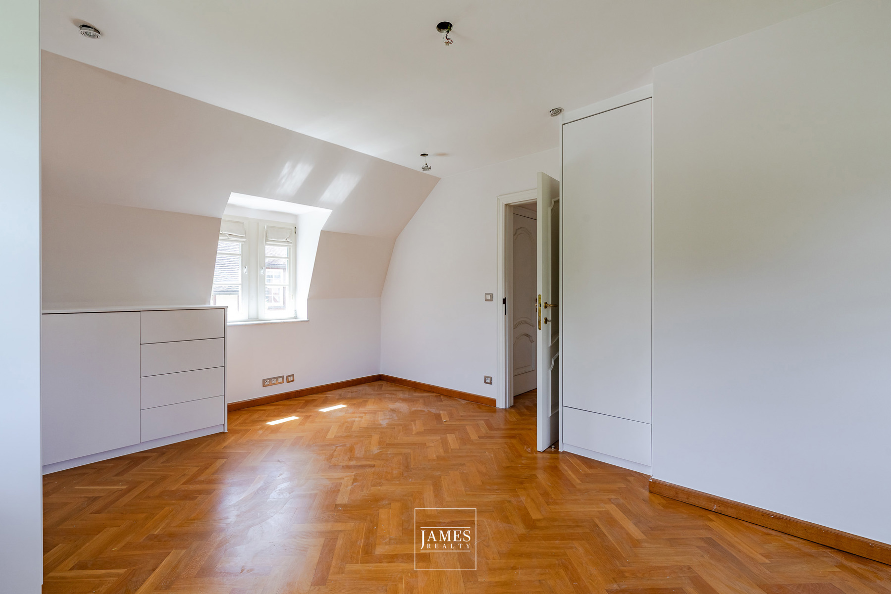 Une villa avec piscine intérieure quartier Prince d'Orange - Image 35