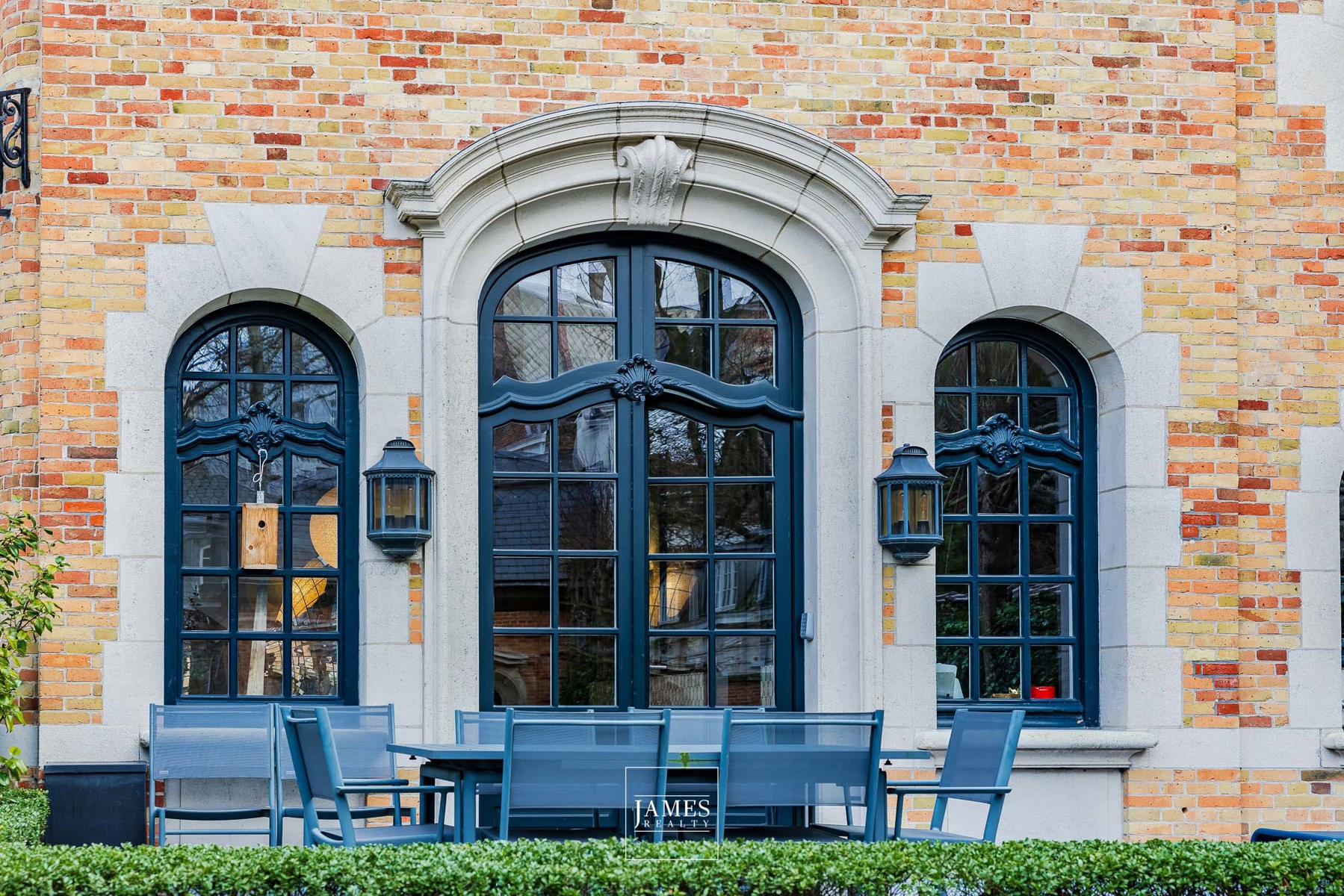 Un hôtel particulier avec jardin et arrière-maison quartier Molière - Image 3