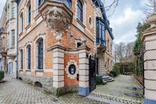 Un hôtel particulier avec jardin et arrière-maison quartier Molière