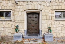 Maison d’architecte avec terrains constructibles sur 2 Ha 42 à Lasne