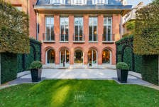 Un hôtel particulier dans le Square du Bois