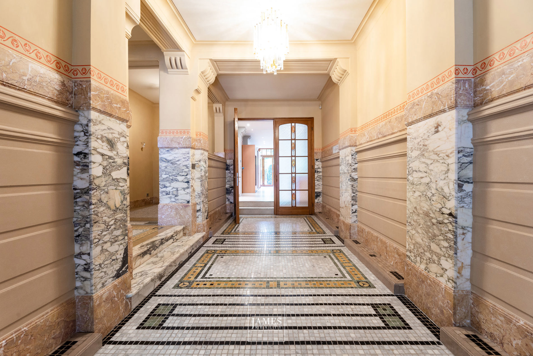 Une maison Art-Nouveau d'exception au coeur du quartier Molière - Image 9