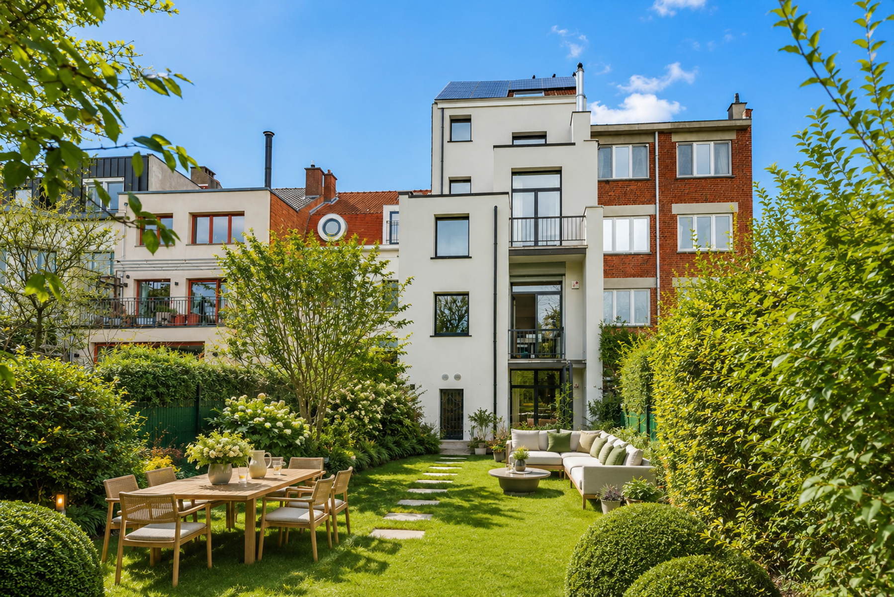 Maison unifamiliale à rafraichir à 2 pas Parvis St Pierre - Image 1