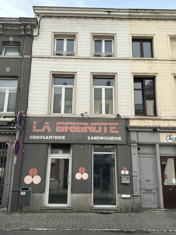 Maison d'habitation et de commerce avec 2 entrées distinctes jardin et garage