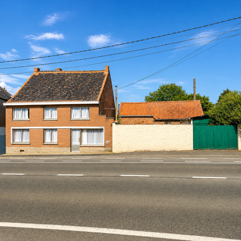 Maison individuelle � renover, garage, jardin  d�pendances