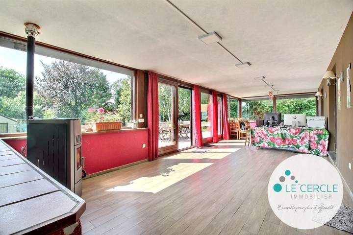 Villa 4ch avec parkings, garage, bureaux, veranda et jardin