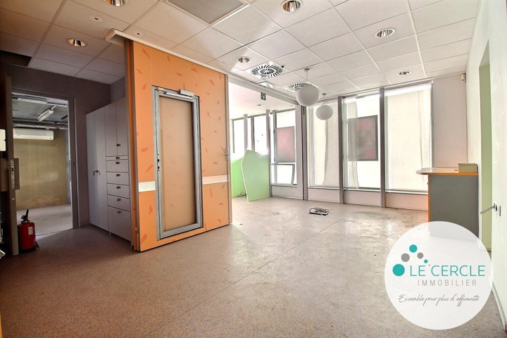 Immeuble à usage multiple à rénover