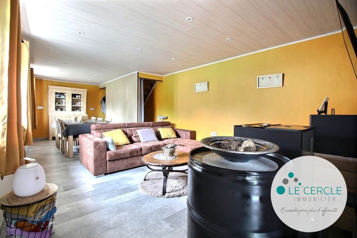 Maison 3 fa�ades, 2 ch, grand garage et terrain