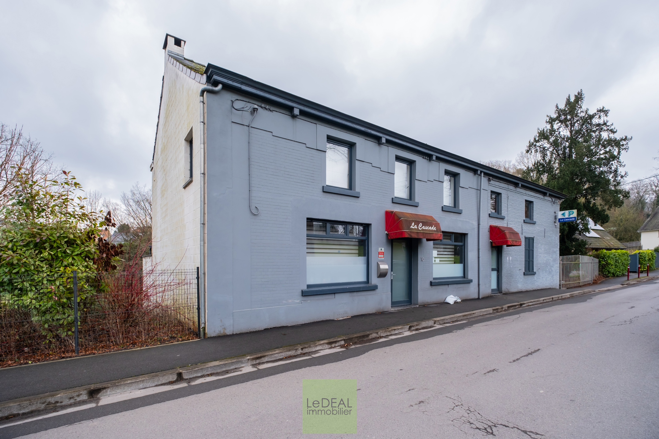 Immeuble à usage multiple parfaitement situé