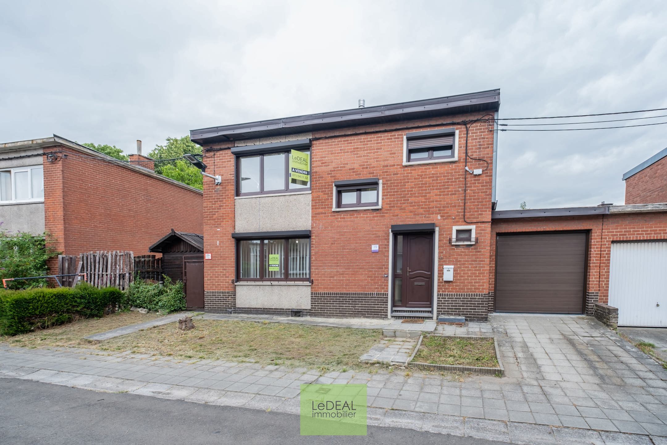 Maison 3 fa�ades 3 chambres, bureau, garage et jardin