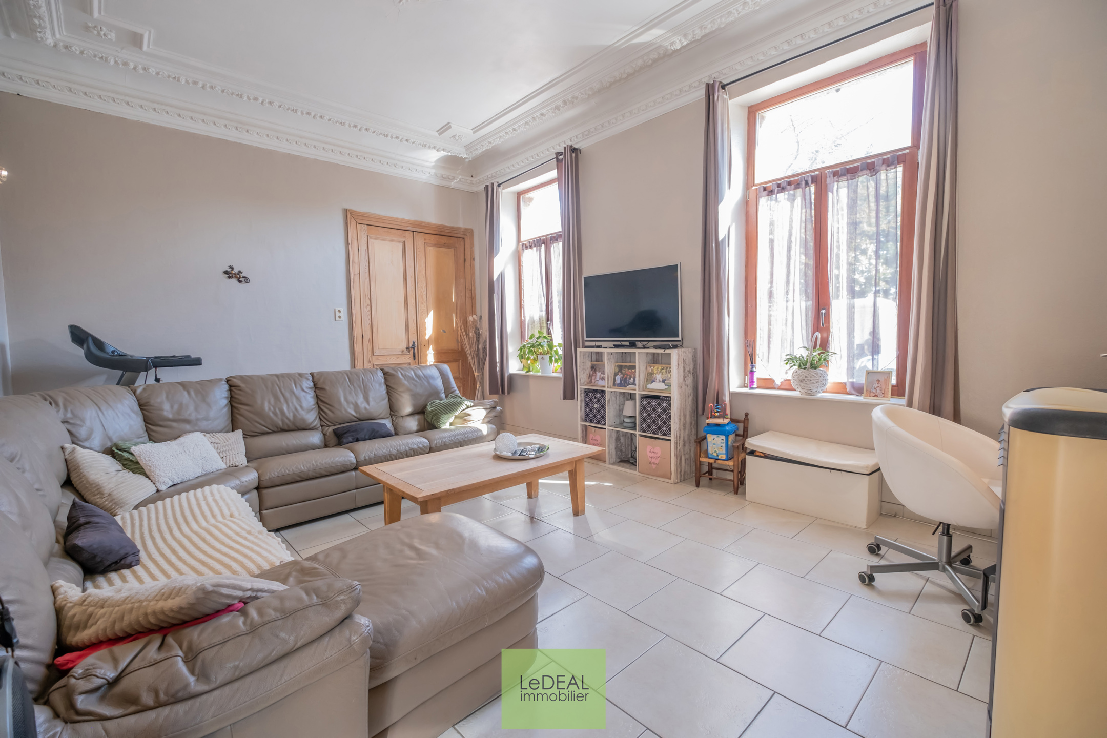 Maison bourgeoise / 5 ch / Electricit� conforme / Garage