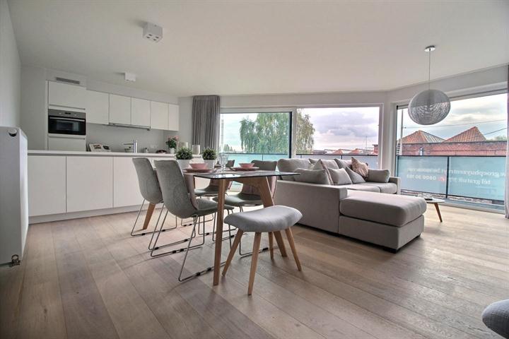 27004241af6e4b249542128ce5344093