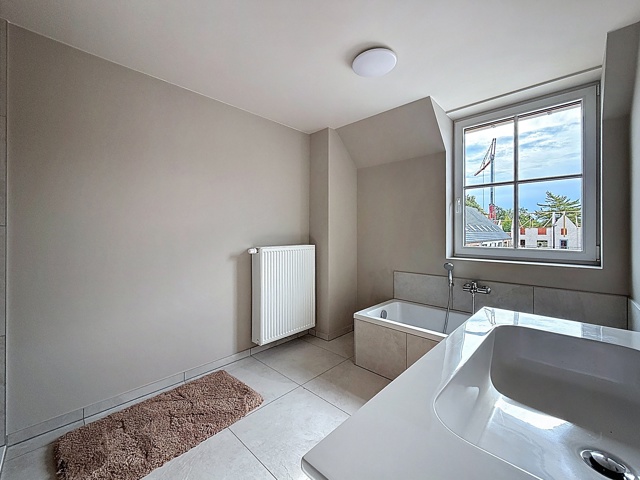 6fead7917682408e90d8e970fbb277e2