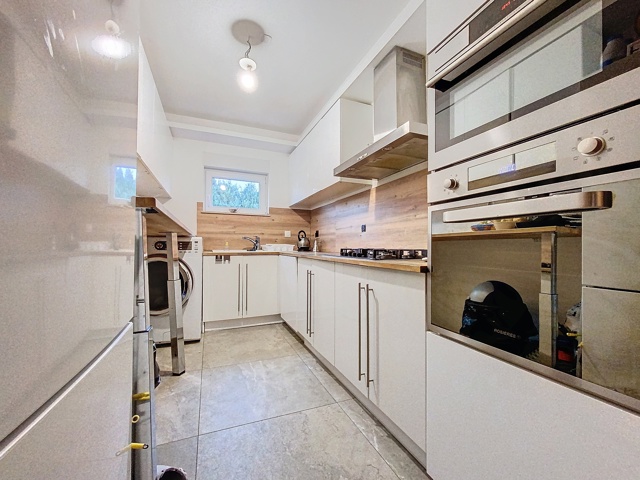 1f952cba90aa435ba18d21900cade36d