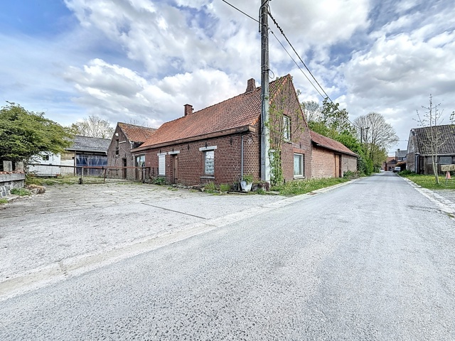 913ab8c08e164c3f84ce0588c350b2b1