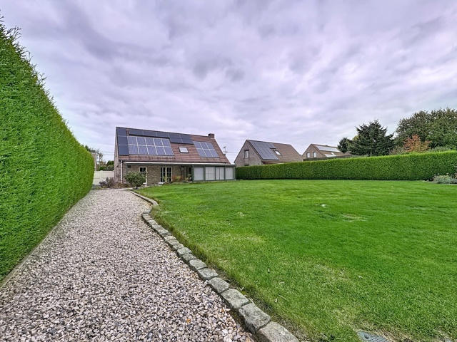 Vezon – Maison de 4 chambres avec jardin, garage et véranda