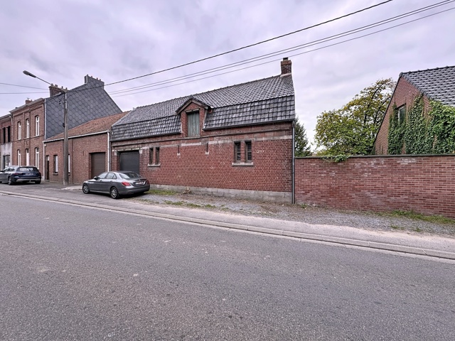 Maison avec atelier à rénover à Blandain.