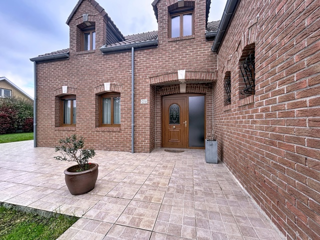 b4e9b8d44b4647deb7b2a2b6594f727f