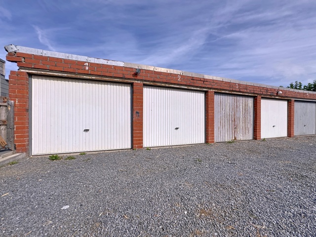 Garages à vendre à Dottignies.