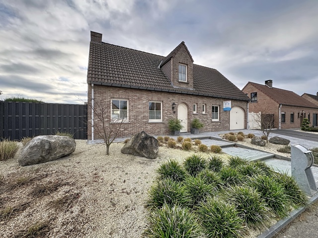 Vezon – Maison de 4 chambres avec jardin, garage et véranda