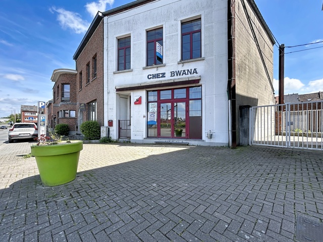 Maison de commerce à vendre à Leuze.