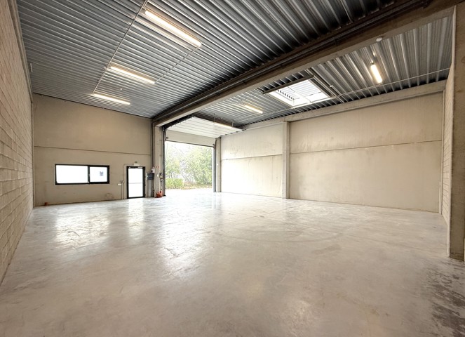 Entrepôt - à louer - 5503 Sorinnes (Dinant)