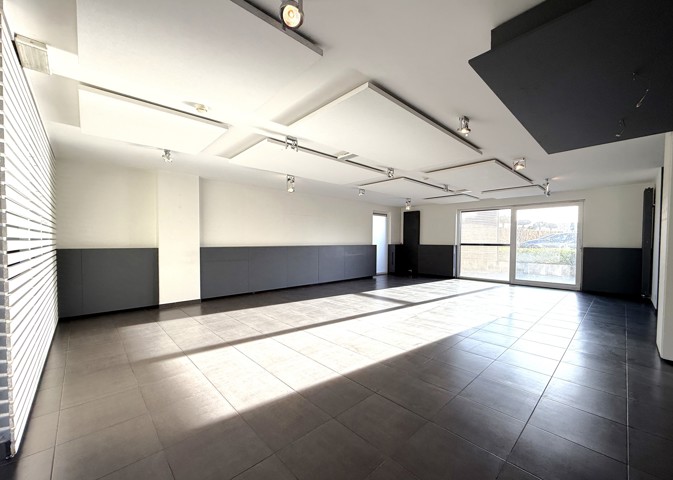 Commerce individuel - à louer - 5380 Pontillas