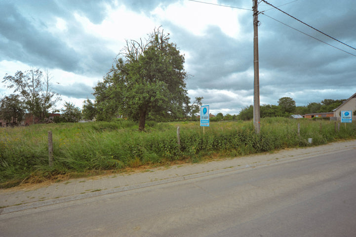 Landelijk gelegen bouwgrond (7a 50ca) in Galmaarden te koop! 
